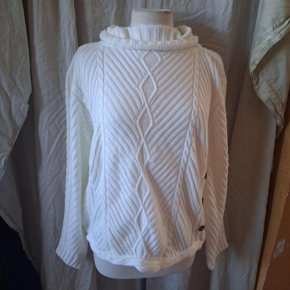 venus cable knit turtle neck sweater size large